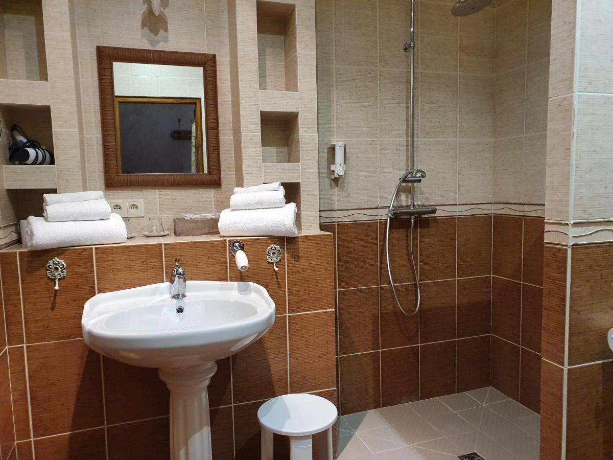 Les Mout'Anes Bed & Breakfast Saint-Hilaire-sur-Helpe ภายนอก รูปภาพ