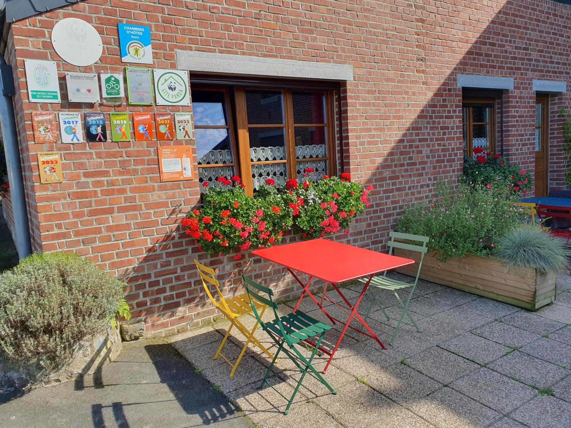 Les Mout'Anes Bed & Breakfast Saint-Hilaire-sur-Helpe ภายนอก รูปภาพ